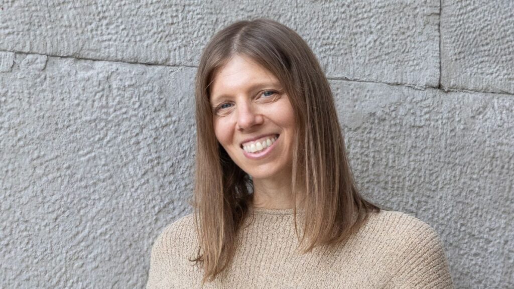 Rachel Lipson entrepreneur who built two businesses Blue Balloon Songwriting and Brooklyn Family Travelers