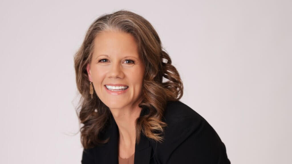 Amber Richardson and Sarah Walton discuss seasonal syncing for women entrepreneurs on the Game On Girlfriend® podcast Episode 326