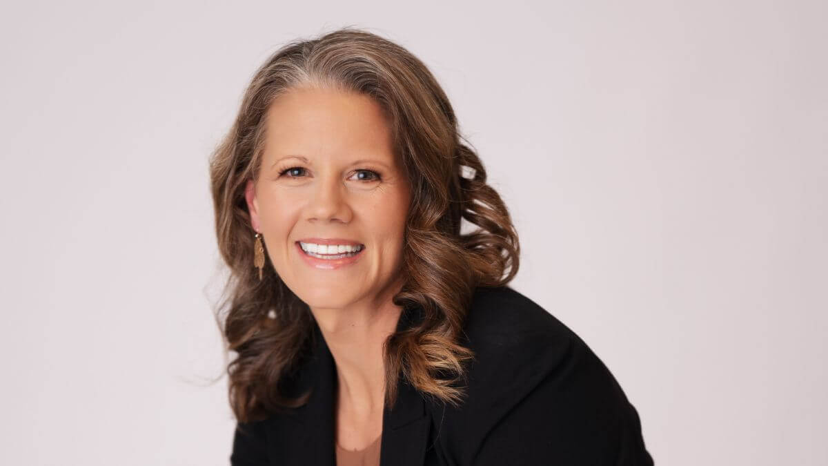 Amber Richardson and Sarah Walton discuss seasonal syncing for women entrepreneurs on the Game On Girlfriend® podcast Episode 326