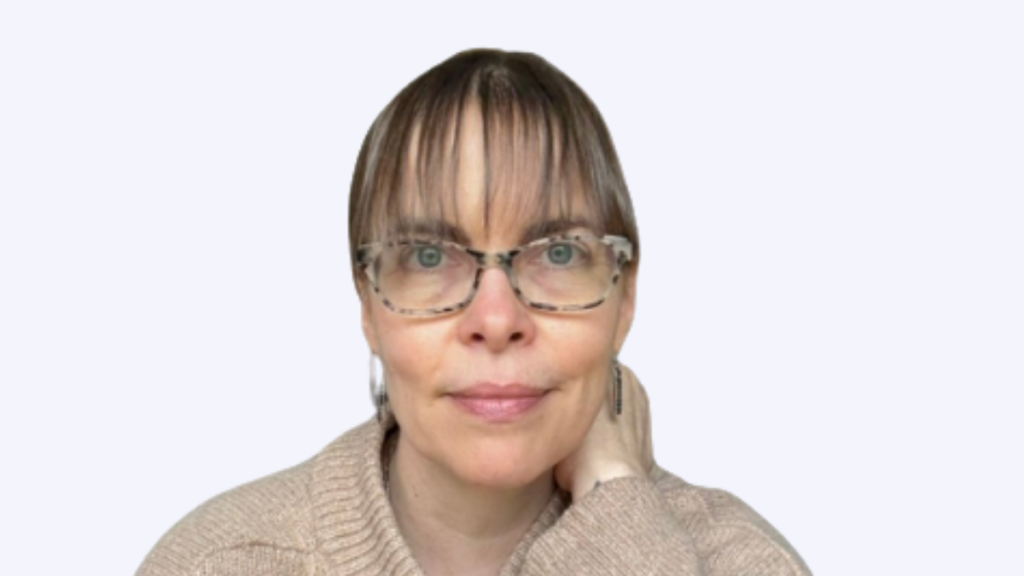 Karyn Spetz and Sarah Walton discuss the should I stay or should I go question on the Game On Girlfriend® podcast Episode 329